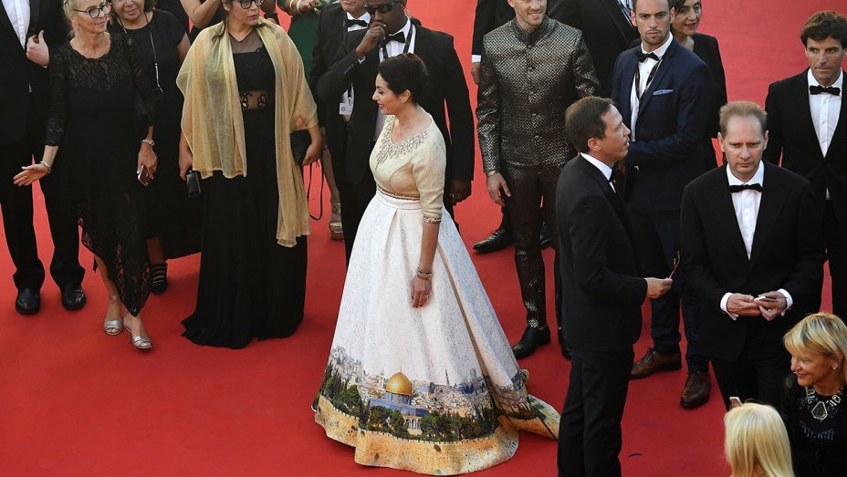 Ακροδεξιά Iσραηλινή υπουργός ντύθηκε... Ιερουσαλήμ στο Φεστιβάλ των Καννών [εικόνες] | iefimerida.gr 2