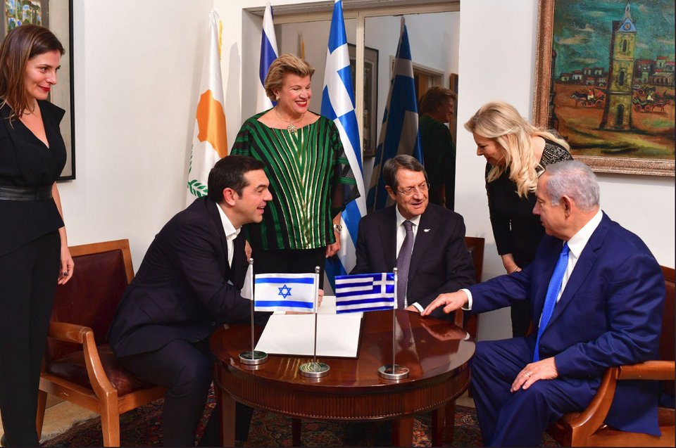 Η Περιστέρα Μπαζιάνα στο δείπνο με τον Νετανιάχου με μοδάτη ολόσωμη φόρμα [εικόνες] | iefimerida.gr 0