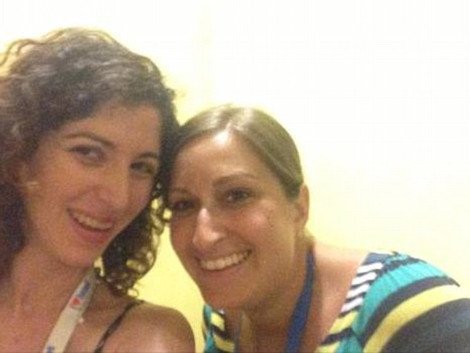 Selfies κάτω από το έδαφος -Νεαροί Ισραηλινοί διασκεδάζουν στα καταφύγια [εικόνες] | iefimerida.gr 0