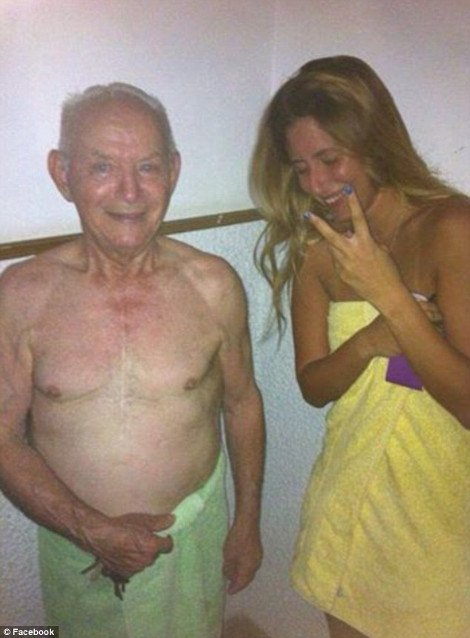 Selfies κάτω από το έδαφος -Νεαροί Ισραηλινοί διασκεδάζουν στα καταφύγια [εικόνες] | iefimerida.gr 4