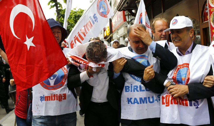 Aγρια επεισόδια στην Κωνσταντινούπολη για την Εργατική Πρωτομαγιά -Ενας νεκρός [εικόνες & βίντεο] | iefimerida.gr 3