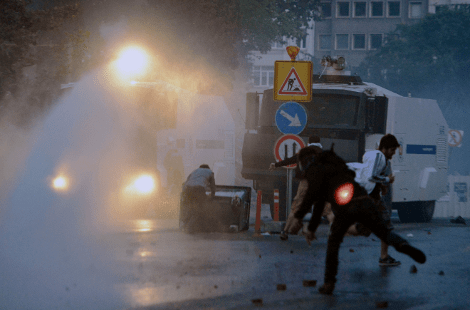 Ενας νεκρός στην Κωνσταντινούπολη – Ξύλο και χημικά σε διαδήλωση κατά του Ερντογάν [εικόνες&βίντεο] | iefimerida.gr 7