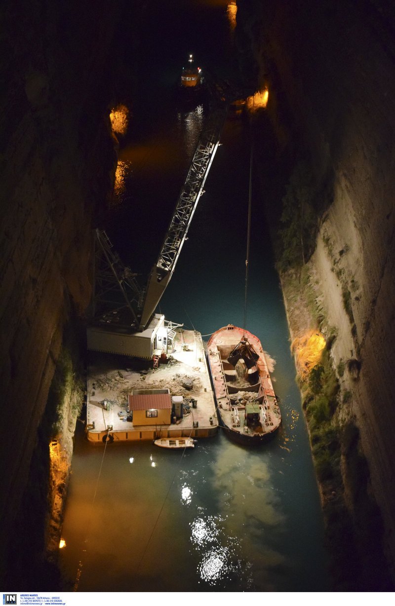 Νυχτερινά στιγμιότυπα σαν καρτ ποστάλ από τη Διώρυγα της Κορίνθου [εικόνες] | iefimerida.gr 9