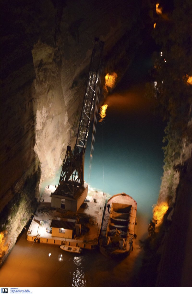 Νυχτερινά στιγμιότυπα σαν καρτ ποστάλ από τη Διώρυγα της Κορίνθου [εικόνες] | iefimerida.gr 7