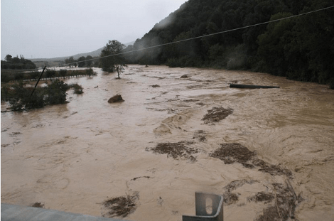 H κακοκαιρία πνίγει την Ιταλία: Ακόμα δύο νεκροί -Οδηγοί βρήκαν τραγικό θάνατο μέσα στα αυτοκίνητά τους [βίντεο & εικόνες] | iefimerida.gr 0
