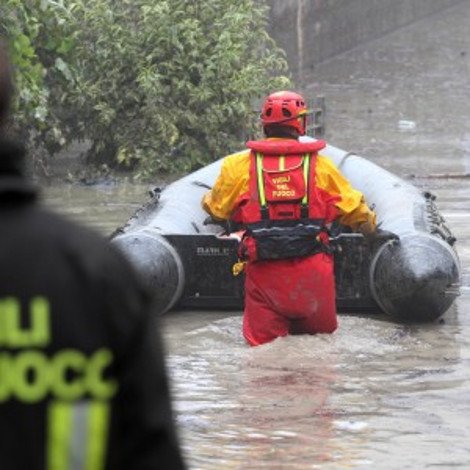 H κακοκαιρία πνίγει την Ιταλία: Ακόμα δύο νεκροί -Οδηγοί βρήκαν τραγικό θάνατο μέσα στα αυτοκίνητά τους [βίντεο & εικόνες] | iefimerida.gr 5