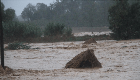 H κακοκαιρία πνίγει την Ιταλία: Ακόμα δύο νεκροί -Οδηγοί βρήκαν τραγικό θάνατο μέσα στα αυτοκίνητά τους [βίντεο & εικόνες] | iefimerida.gr 4