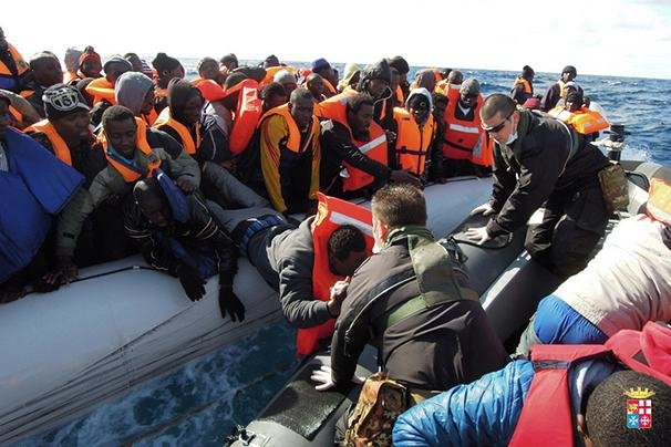 Μαζική διάσωση μεταναστών στη Λαμπεντούζα - Το λιμενικό περισυνέλεξε πάνω από 1.000 ανθρώπους | iefimerida.gr 0