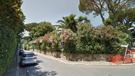 Σοκ: Ιταλός αποκεφάλισε με τσεκούρι την 38χρονη οικιακή βοηθό του -Αστυνομικοί τον εντόπισαν σε κατάσταση αμόκ [εικόνες] | iefimerida.gr 1