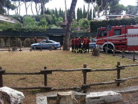 Σοκ: Ιταλός αποκεφάλισε με τσεκούρι την 38χρονη οικιακή βοηθό του -Αστυνομικοί τον εντόπισαν σε κατάσταση αμόκ [εικόνες] | iefimerida.gr 7