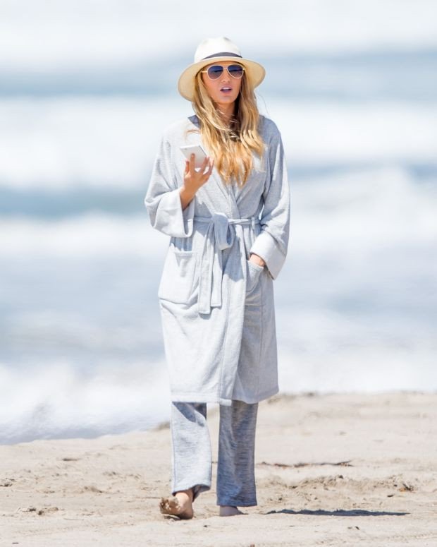 Γεννητούρια στο Χόλιγουντ: Ποια διάσημη ηθοποιός κρύβει την εγκυμοσύνη της [εικόνες]  | iefimerida.gr 0