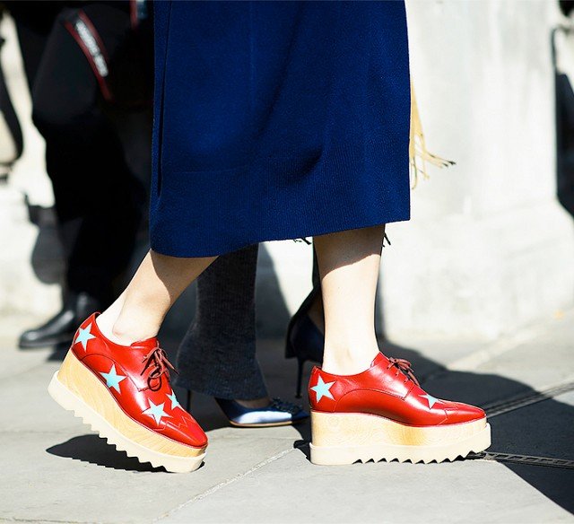 Βrogues με τρακτερωτή σόλα: Τα χοντροπάπουτσα που είναι φέτος μόδα [εικόνες] | iefimerida.gr 12