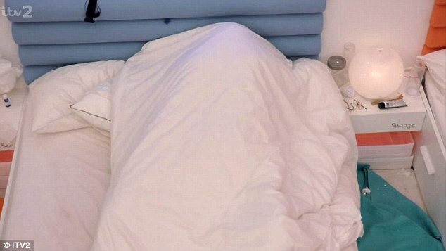 Aπίστευτο κι όμως... βρετανικό: Εκαναν σεξ την ώρα του... Brexit -Μπροστά στους συμπαίκτες τους [εικόνες] | iefimerida.gr 0