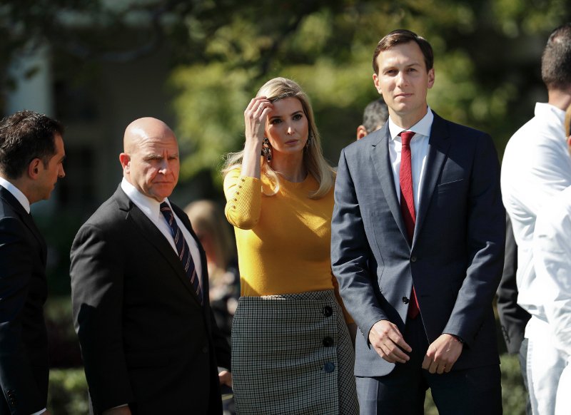 Επιτέλους προσιτή- Η Ιβάνκα εμφανίστηκε με ντύσιμο Zara των 60 ευρώ [εικόνες] | iefimerida.gr 1