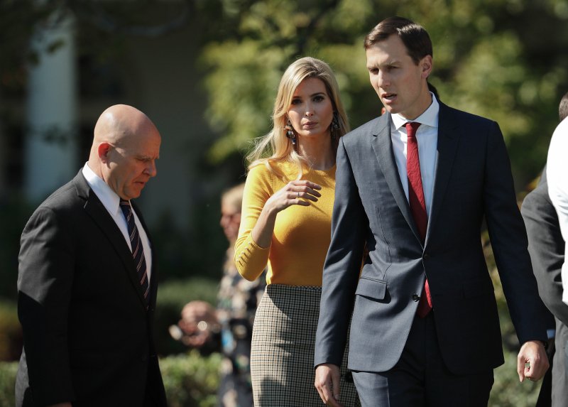 Επιτέλους προσιτή- Η Ιβάνκα εμφανίστηκε με ντύσιμο Zara των 60 ευρώ [εικόνες] | iefimerida.gr 2