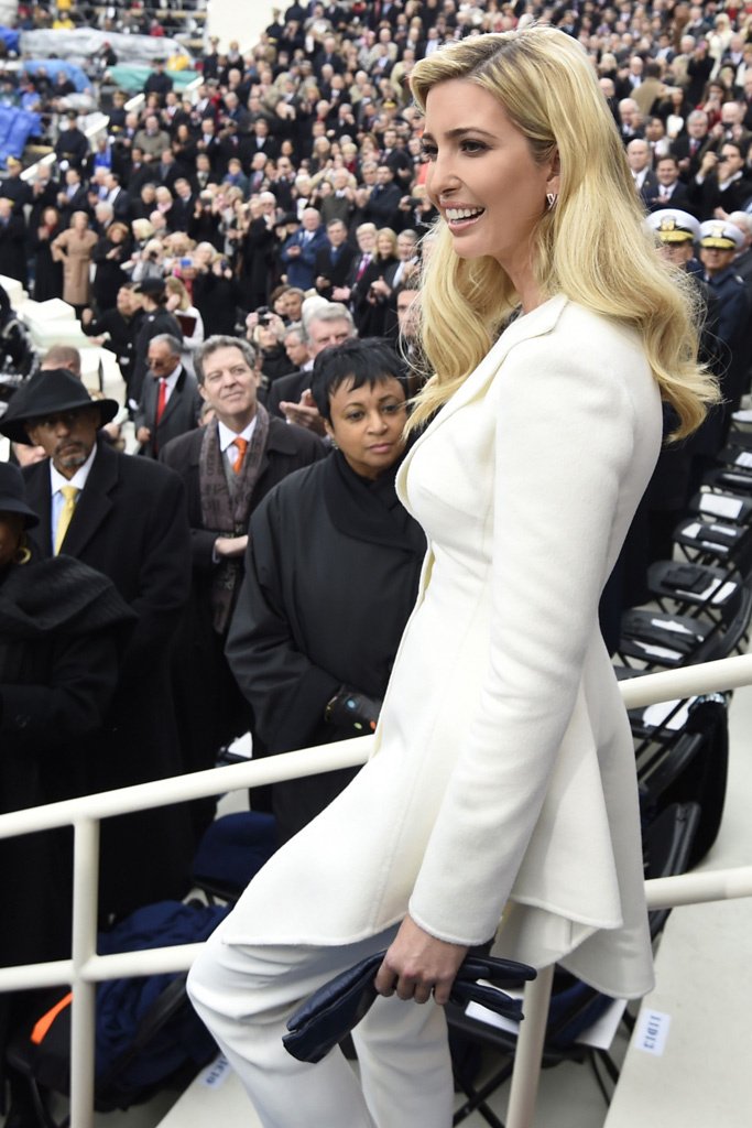 Αδιόρθωτος Μπιλ Κλίντον: Γλυκοκοίταζε την Ιβάνκα Τραμπ -Η «δολοφονική» ματιά της Χίλαρι [βίντεο] | iefimerida.gr 2