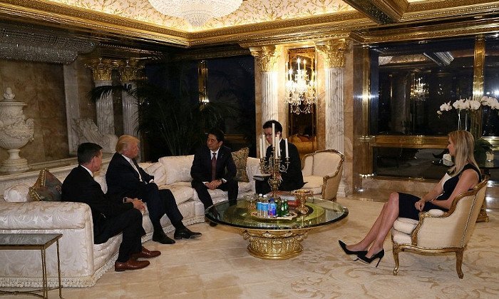 Και η Ιβάνκα Τραμπ στην πρώτη επίσημη συνάντηση του πατέρα της [εικόνες] | iefimerida.gr 1