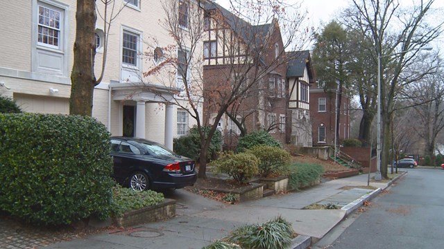 Η Ιβάνκα Τραμπ αγόρασε σπίτι δίπλα στον Ομπάμα, στην Ουάσινγκτον [εικόνες] | iefimerida.gr 1