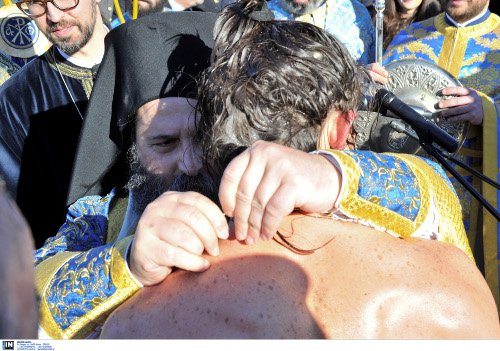 Με λαμπρότητα γιορτάστηκαν τα Θεοφάνεια σε όλη τη χώρα  [εικόνες] | iefimerida.gr 22