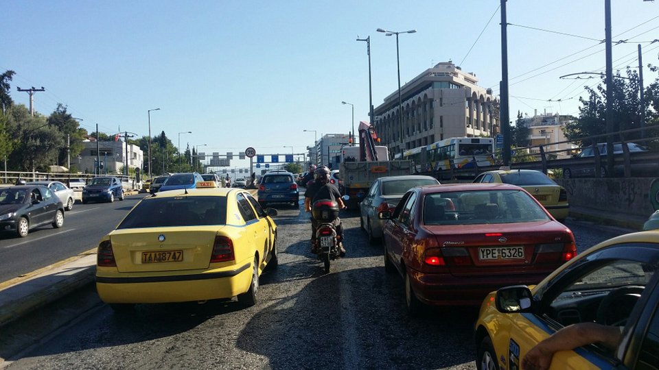 Επέστρεψαν οι Αθηναίοι, μαζί και η ταλαιπωρία στους δρόμους -Πλημμύρισαν με ΙΧ | iefimerida.gr 1