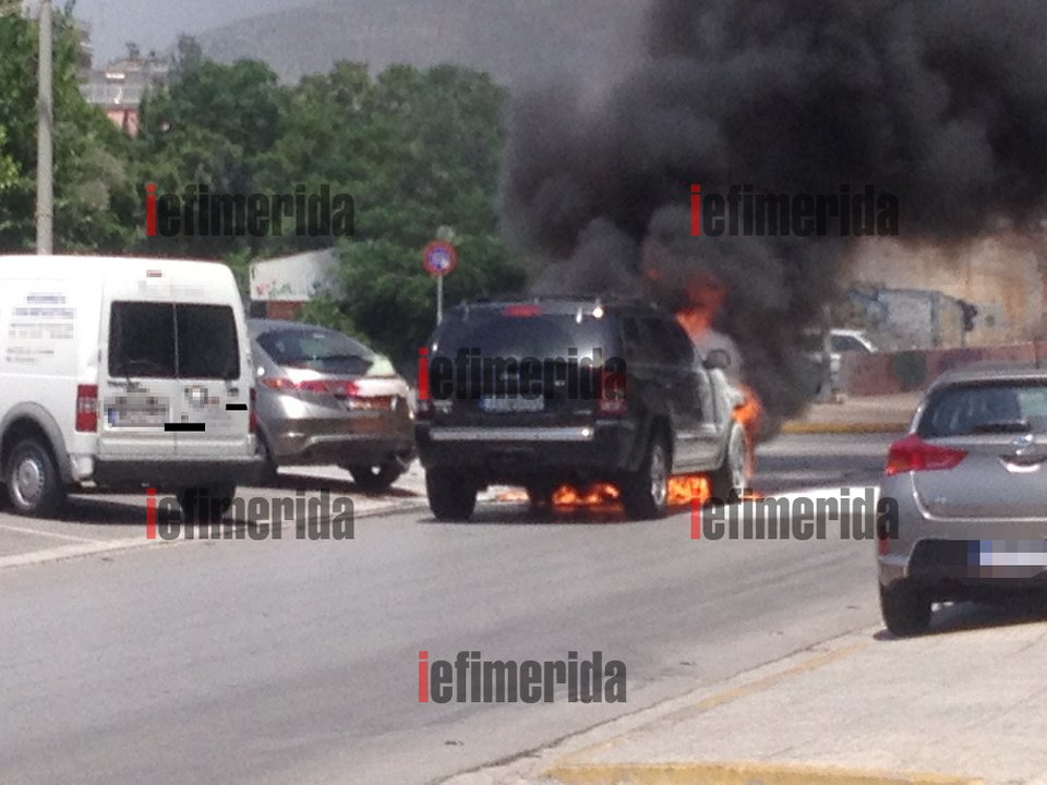 Πανικός σε κεντρικό δρόμο της Γλυφάδας -Τζιπ τυλίχτηκε στις φλόγες [εικόνες] | iefimerida.gr 3