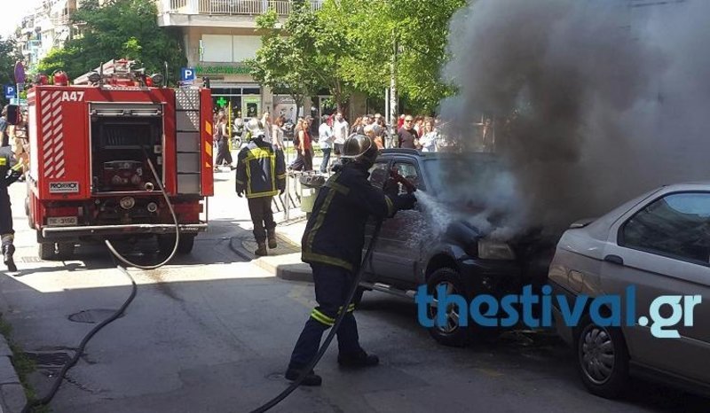  Φωτιά σε ΙΧ στο κέντρο της Θεσσαλονίκης [εικόνες & βίντεο] | iefimerida.gr 0