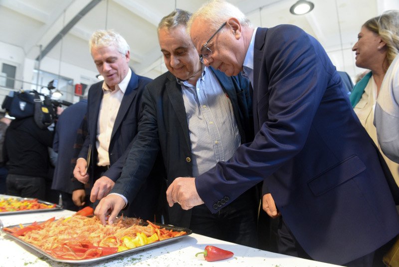 Μύρισε... ψάρι στην Ιχθυόσκαλα -Γιόρτασαν την έναρξη της αλιευτικής περιόδου [εικόνες] | iefimerida.gr 1