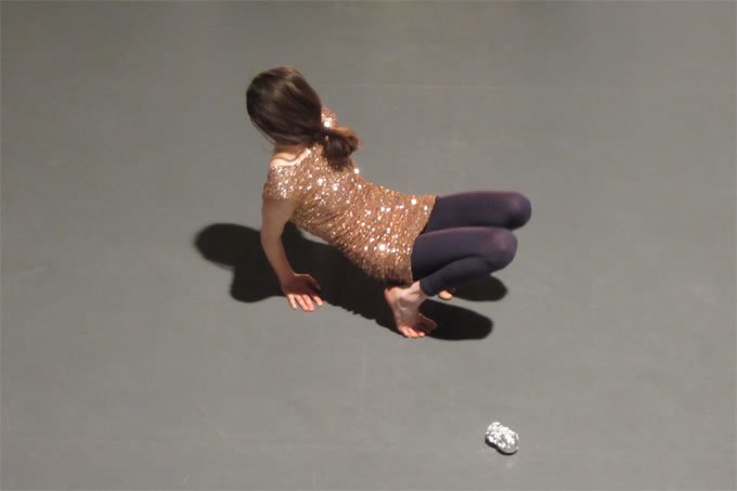 Ο χορός και η πολιτική, στο Κέντρο Ελέγχου Τηλεοράσεων -Μια πρωτότυπη παράσταση [εικόνες] | iefimerida.gr 3