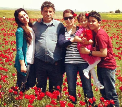 Η ιστορία του άνδρα-σύμβολο της τραγωδίας στην Αγκυρα -Οι εκρήξεις σκότωσαν την 20χρονη κόρη του και την αδελφή του [εικόνες] | iefimerida.gr 4