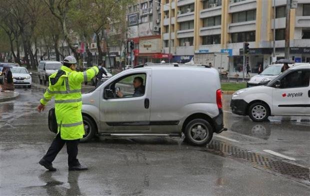 Γενικό μπλακ άουτ σε 44 περιοχές στην Τουρκία: Ο Νταβούτογλου μιλά και για τρομοκρατία [εικόνες & βίντεο] | iefimerida.gr 16
