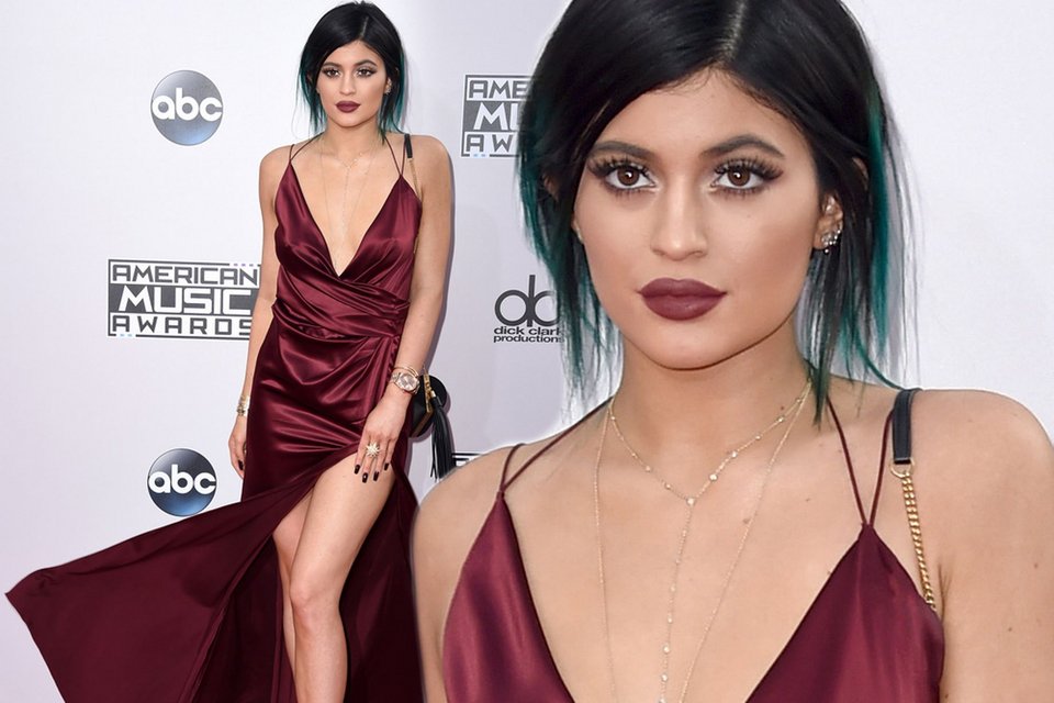 Η μικρότερη Kardashian προσπαθεί απεγνωσμένα να μοιάσει στην Τζολί [εικόνες]  | iefimerida.gr 7