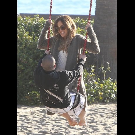 Η Τζένιφερ Λόπεζ πήγε το τεκνό της στις... κούνιες [εικόνες]  | iefimerida.gr 2