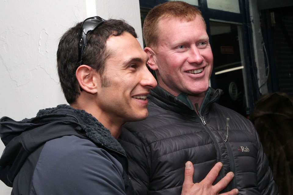 Πηδούν από θεόρατο ουρανοξύστη και προκαλούν ανατριχίλες -Μετά την έξαψη όμως ήρθε και η σύλληψη [εικόνες&βίντεο]  | iefimerida.gr 1