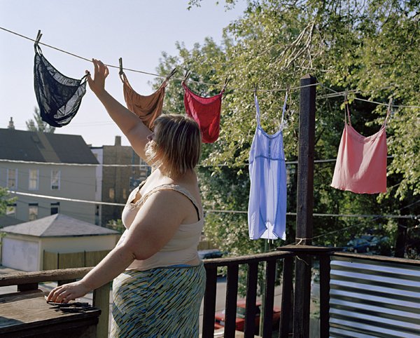 Καλλιτέχνης φωτογραφίζει τον εαυτό της επί 11 χρόνια -Μια σπαρακτική απεικόνιση με αίσιο τέλος [εικόνες] | iefimerida.gr 13