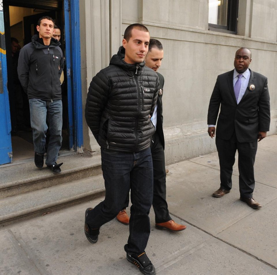 Πηδούν από θεόρατο ουρανοξύστη και προκαλούν ανατριχίλες -Μετά την έξαψη όμως ήρθε και η σύλληψη [εικόνες&βίντεο]  | iefimerida.gr 0