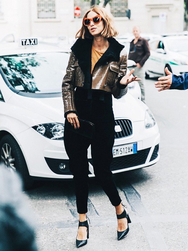 Μετά το cropped top έρχεται το cropped jacket: Το πανωφόρι που κάνει θραύση -Πώς φοριέται [εικόνες] | iefimerida.gr 0