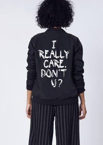 Εταιρεία ρούχων απαντάει στην Μελάνια με ένα καινούργιο τζάκετ και σύνθημα «Εμένα με νοιάζει» [εικόνα] | iefimerida.gr 0