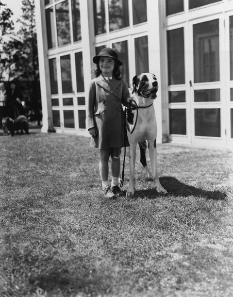 Οι πρώτες παιδικές φωτογραφίες της Τζάκι Κένεντι -Ανέμελη με τα αγαπημένα της άλογα [εικόνες]  | iefimerida.gr 0