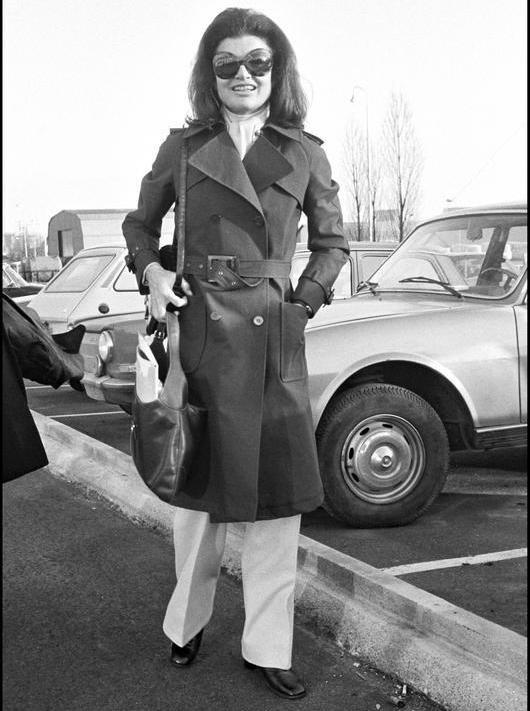 Τι είναι η τσάντα Τζάκι Κέννεντι που ξετρελαίνει τις γυναίκες του κόσμου [εικόνες&βίντεο] | iefimerida.gr 9