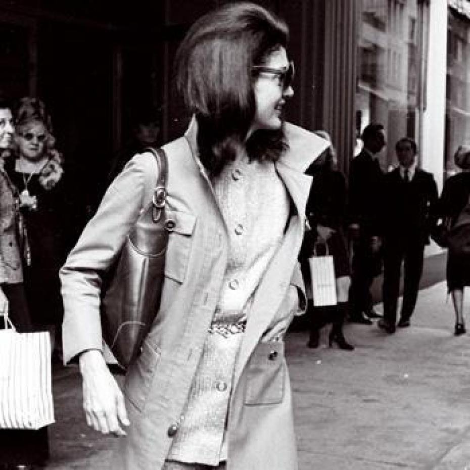 Τι είναι η τσάντα Τζάκι Κέννεντι που ξετρελαίνει τις γυναίκες του κόσμου [εικόνες&βίντεο] | iefimerida.gr 4