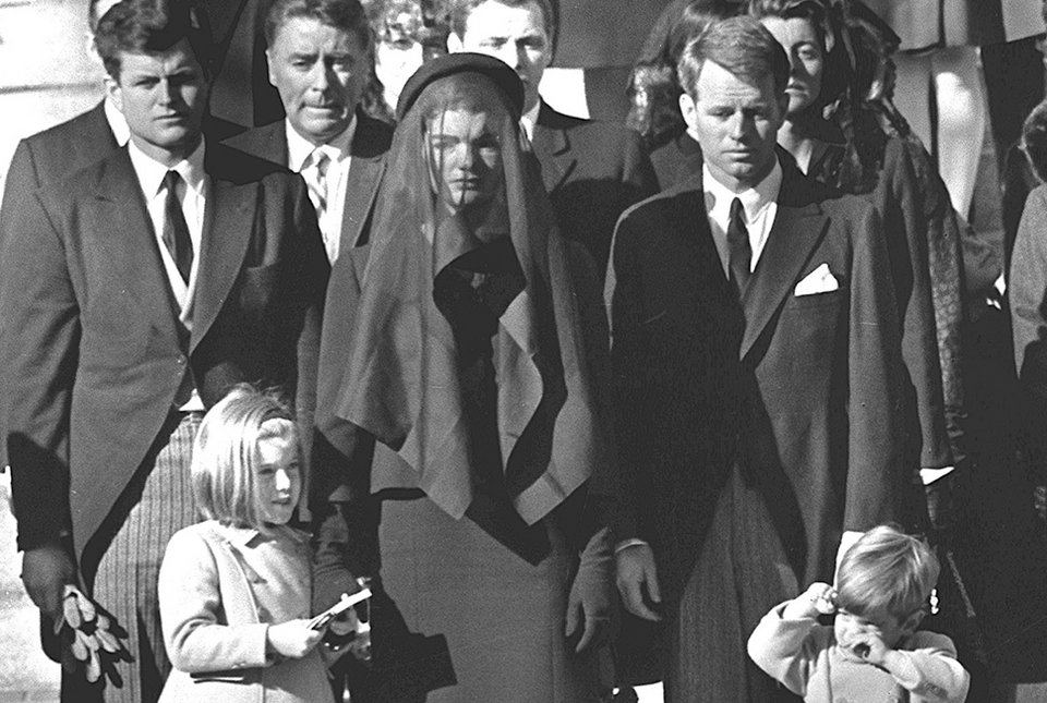 Οι ατέλειωτοι εραστές της Τζάκι Κέννεντι -Αποκαλύψεις για την αχαλίνωτη ζωή μιας Πρώτης Κυρίας [εικόνες] | iefimerida.gr 15