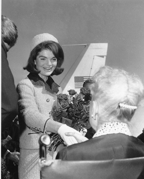 Η Καρντάσιαν πόζαρε αλά Τζάκι Κένεντι -Θέλει να της μοιάσει [εικόνες]  | iefimerida.gr 4