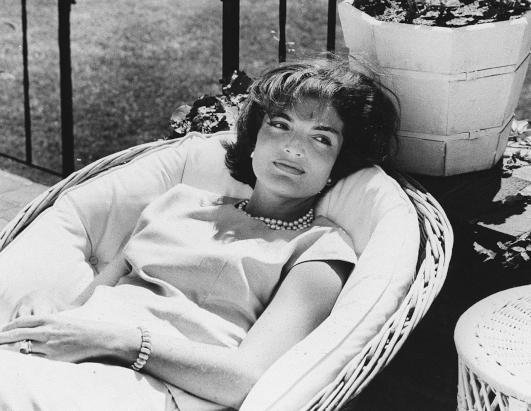 Οι ατέλειωτοι εραστές της Τζάκι Κέννεντι -Αποκαλύψεις για την αχαλίνωτη ζωή μιας Πρώτης Κυρίας [εικόνες] | iefimerida.gr 12