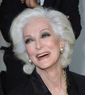 Αφίσα εταιρείας εσωρούχων με ηλικιωμένη πρωταγωνίστρια επαναπροσδιορίζει την έννοια του σέξι [εικόνες] | iefimerida.gr 7