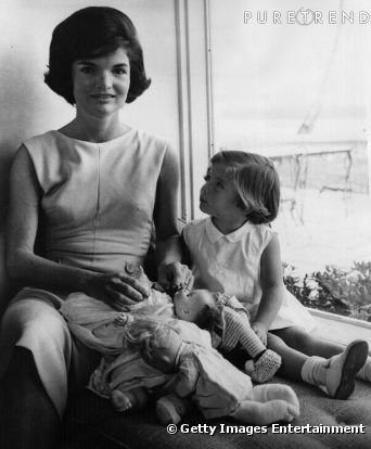 Tα εμβληματικά ρούχα της Τζάκυ Κέννεντι που όλες ζήλεψαν και καμία δεν μπορεί να μιμηθεί [εικόνες] | iefimerida.gr 5