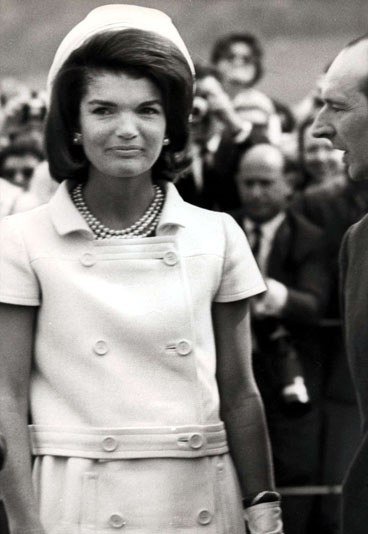 Tα εμβληματικά ρούχα της Τζάκυ Κέννεντι που όλες ζήλεψαν και καμία δεν μπορεί να μιμηθεί [εικόνες] | iefimerida.gr 6
