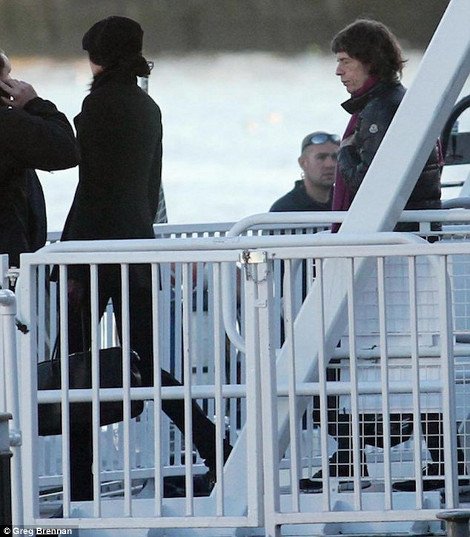 Στα πρόθυρα κατάρρευσης ο Mick Jagger: Οι τελευταίες στιγμές με τη σύντροφό του πριν την αυτοκτονία [εικόνες] | iefimerida.gr 0