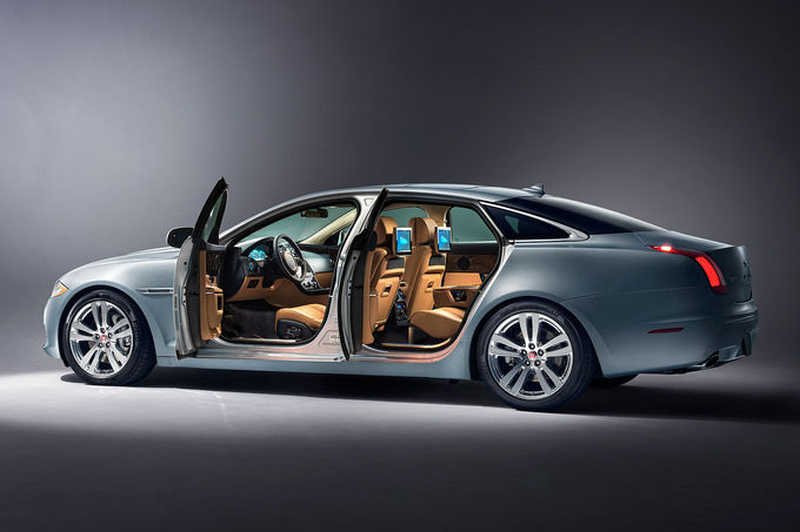 Jaguar XJ: Η πολυτελής βρετανική λιμουζίνα κατεβαίνει στα 2.000 κυβικά | iefimerida.gr 0