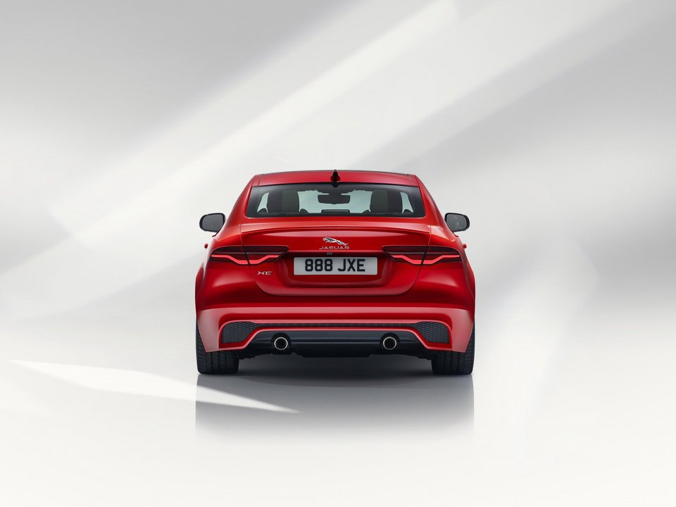 Μικρή ανανέωση για την Jaguar XE | iefimerida.gr 1