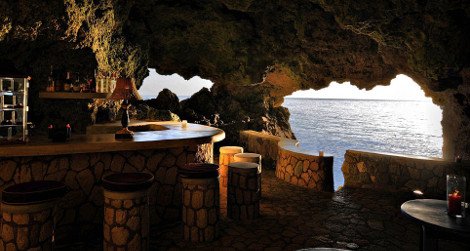 Ρομαντικό δείπνο στην άκρη του «γκρεμού»: Εξωτικές σπηλιές – ξενοδοχεία... αυστηρά για ερωτευμένους [εικόνες] | iefimerida.gr 4